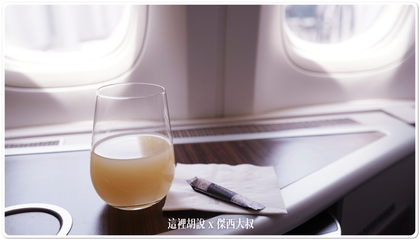 長榮航空飛行紀錄 BR67 TPE-LHR 台北-倫敦希斯洛 商務艙 77B B-16738：BKK-LHR 餐飲服務流程 - 正餐