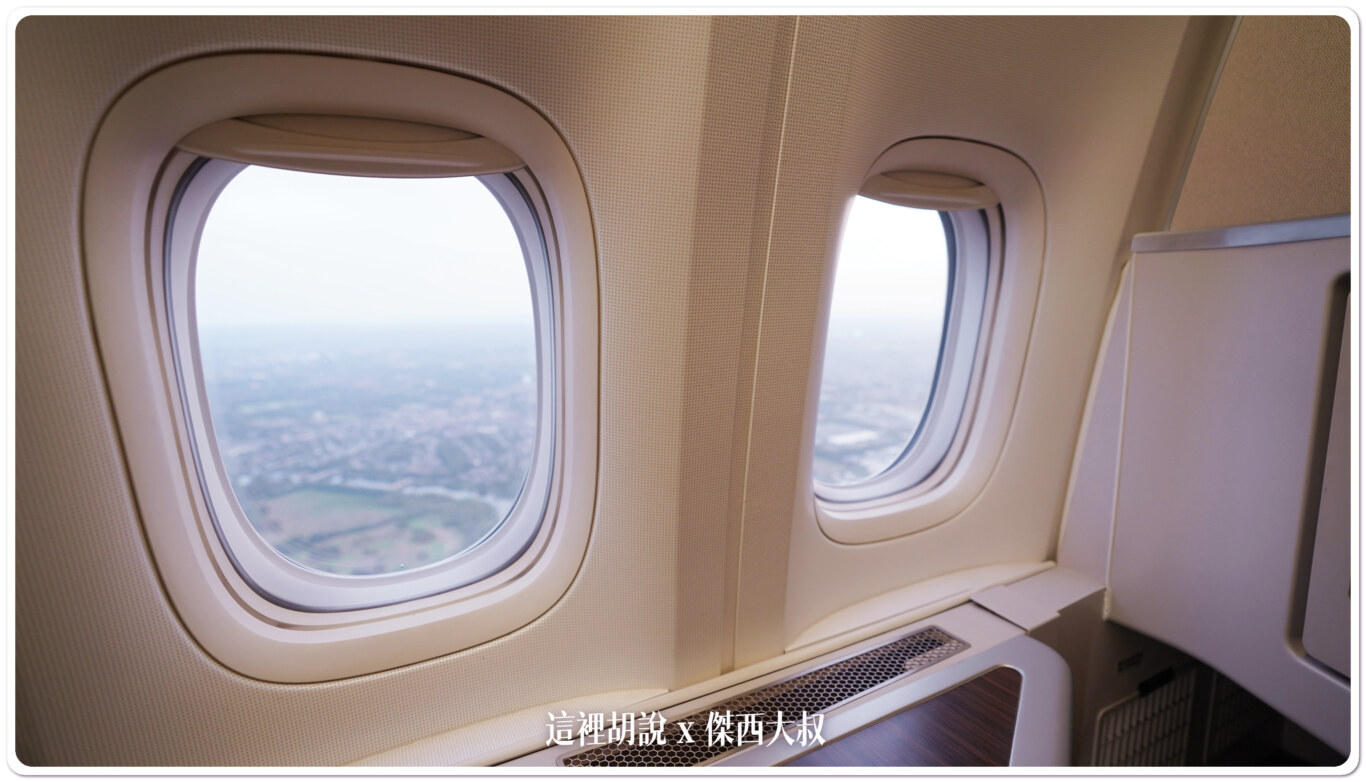 長榮航空飛行紀錄 BR67 TPE-LHR 台北-倫敦希斯洛 商務艙 77B B-16738：客艙的角落