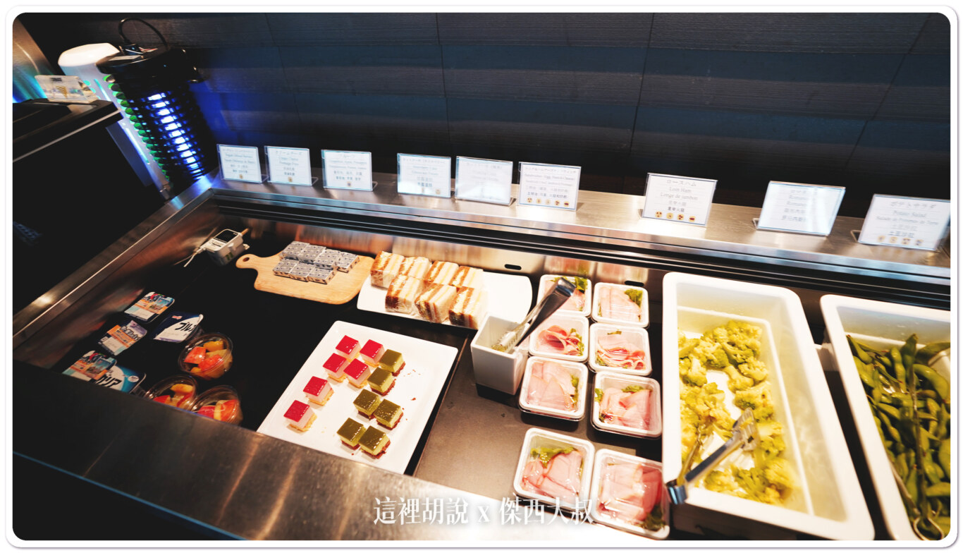 關西機場 AIR SIDE LOUNGE 龍騰卡貴賓室:取餐餐檯 關西機場 AIR SIDE LOUNGE 龍騰卡貴賓室:取餐餐檯