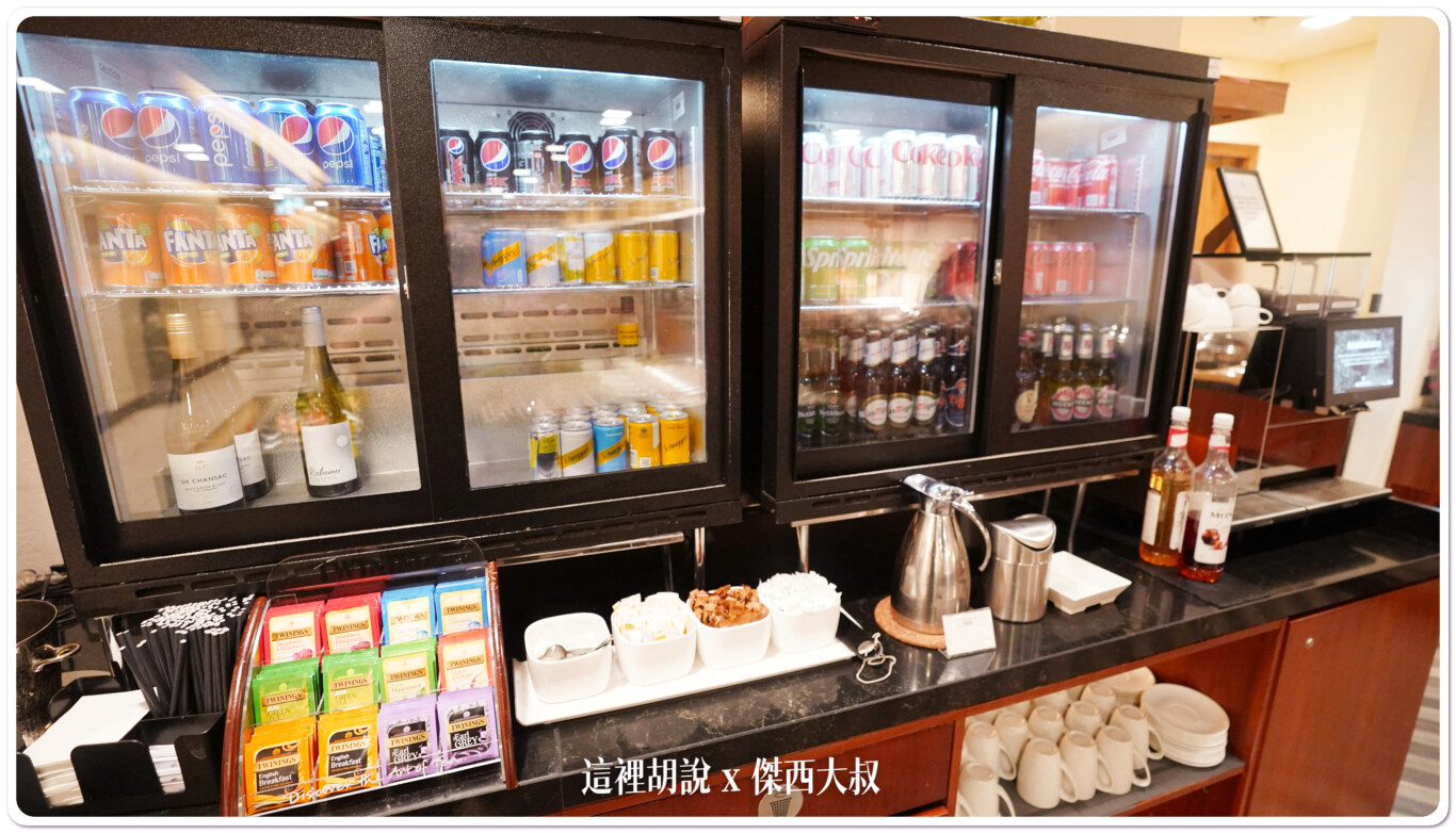 酒類飲料區喝酒不開車 開車不喝酒 未滿十八歲請勿飲酒