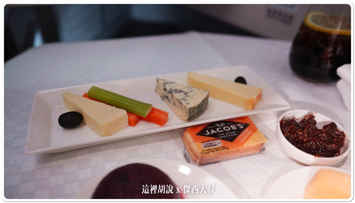 長榮航空飛行記錄 BR68 LHR-BKK-TPE 倫敦希斯洛-台北 商務艙 2B航廈要走15分：LHR-BKK 餐飲服務：晚餐