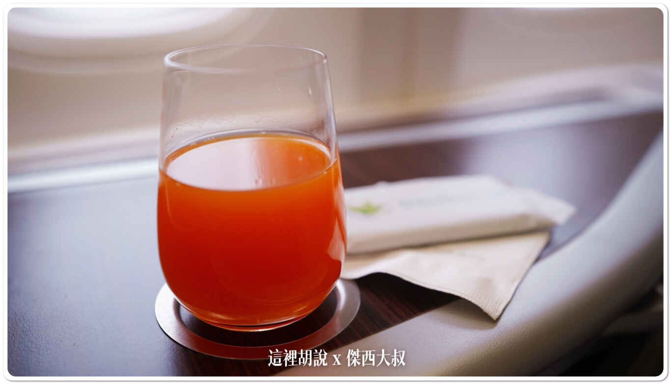 長榮航空飛行記錄 BR68 LHR-BKK-TPE 倫敦希斯洛-台北 商務艙 2B航廈要走15分：BKK-LHR 餐飲服務
