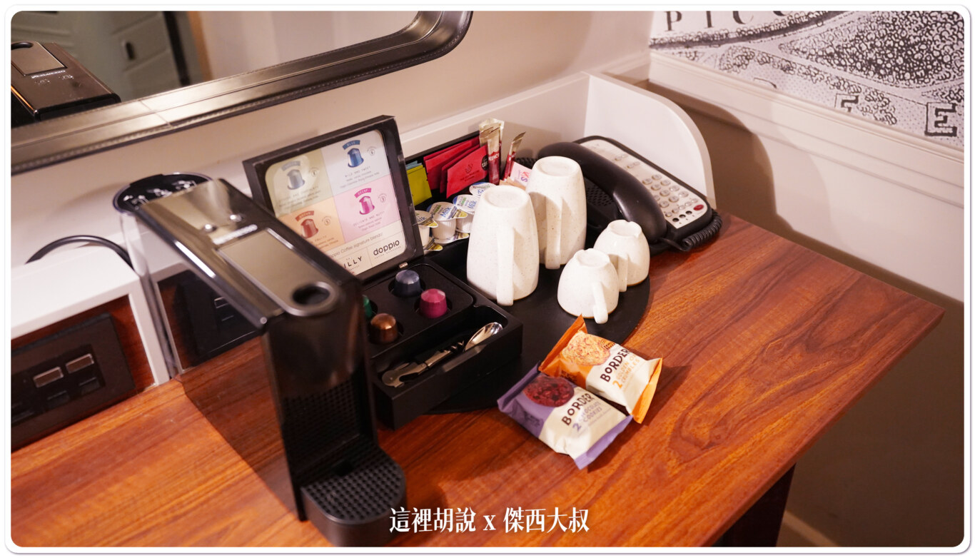 倫敦 The Dilly Piccadilly 飯店 皮卡迪利圓環:書桌/MINI BAR 倫敦 The Dilly Piccadilly 飯店 皮卡迪利圓環:書桌/MINI BAR