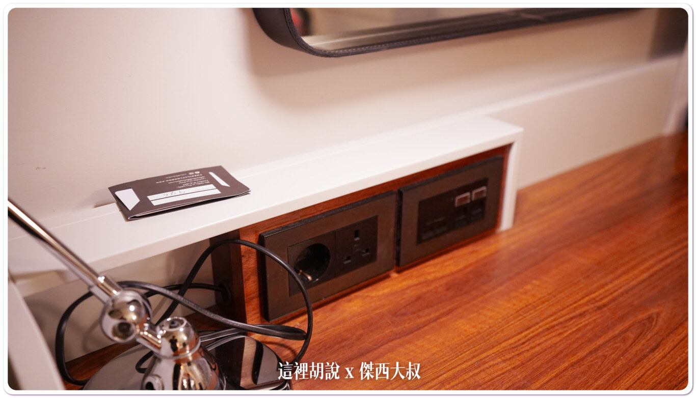 倫敦 The Dilly Piccadilly 飯店 皮卡迪利圓環:書桌/MINI BAR 倫敦 The Dilly Piccadilly 飯店 皮卡迪利圓環:書桌/MINI BAR