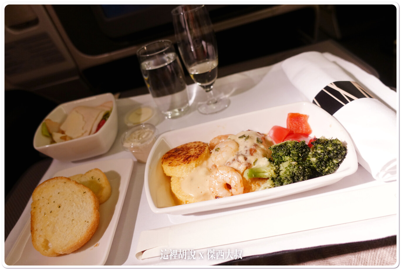 2017 TPE-KIX CX564 國泰航空 商務艙飛行紀錄 照片紀錄：TPE-KIX 商務艙：餐點