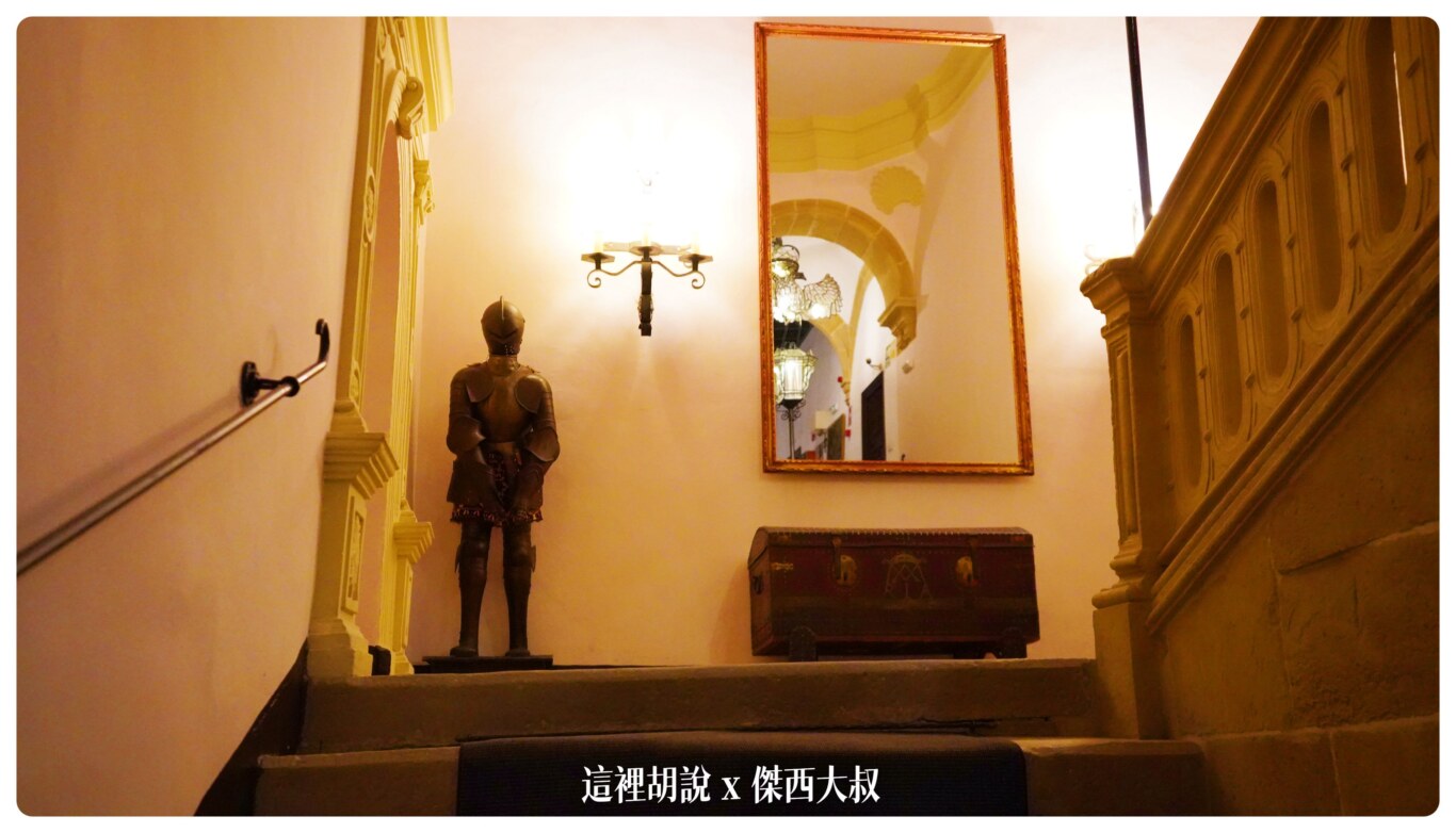 蠻多的Parador 裡頭都有這樣的盔甲 蠻多的Parador 裡頭都有這樣的盔甲