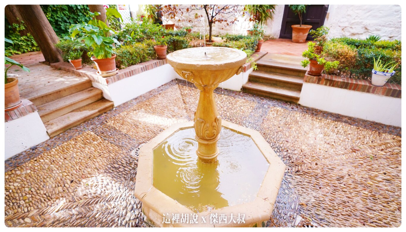 西班牙 UBEDA:Parador De Ubeda:一樓房門外的小花園 西班牙 UBEDA:Parador De Ubeda:一樓房門外的小花園