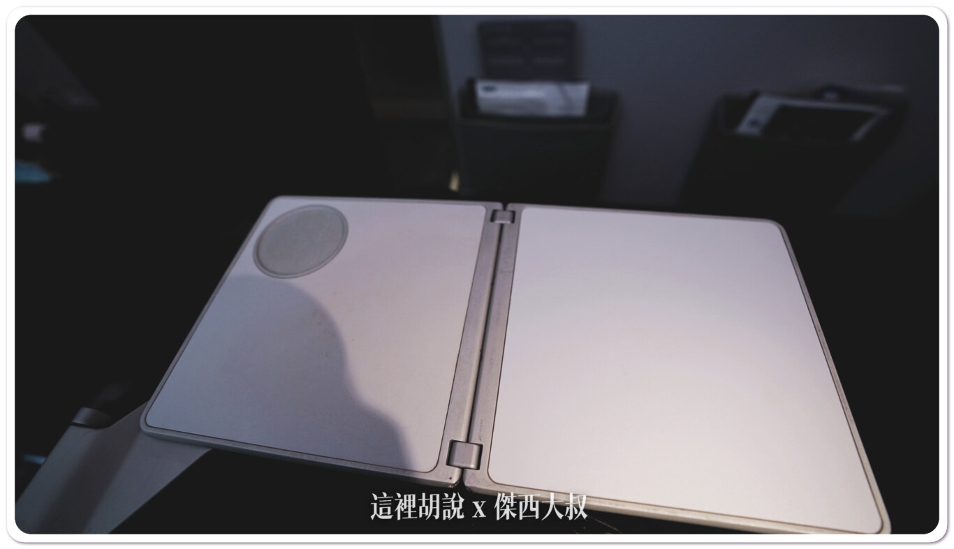 飛行記錄：波蘭航空 737MAX-8 WIFI型機上娛樂系統 華沙飛往馬德里 區域商務艙：商務艙座位