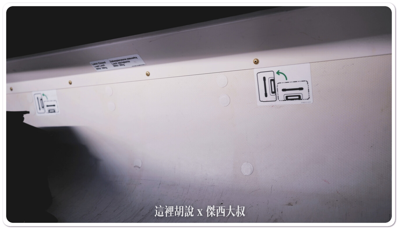 箱子裡頭也有這樣的提示，讓大家把行李箱給立起來