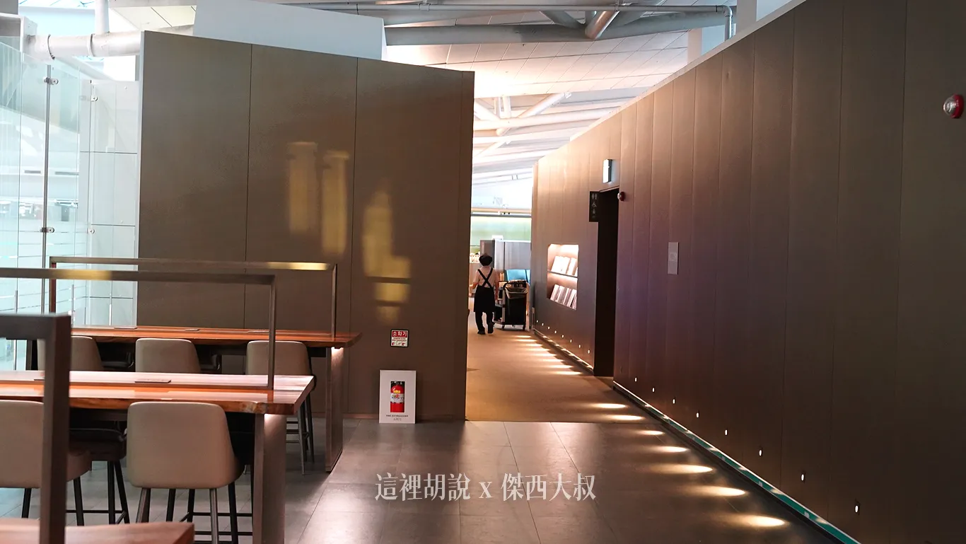 仁川機場 韓亞航空貴賓室 第一航廈貴賓室/共三間：韓亞航中央貴賓室：飲料吧台