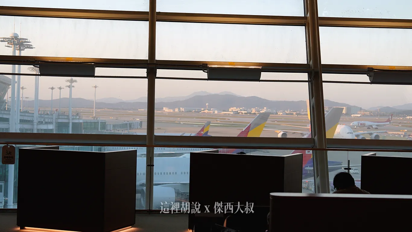 仁川機場 韓亞航空貴賓室 第一航廈貴賓室/共三間：韓亞航中央貴賓室：飲料吧台