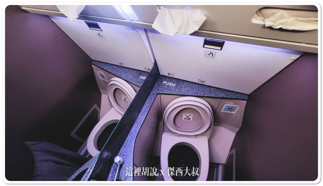 這樣的設計是可以節省不少的空間沒錯，但對於大個子的人使用起來就真的有點卡卡