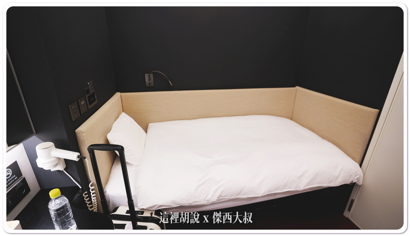 床墊還算不錯睡,而且傑西這種一八三的身高還可以塞進去 床墊還算不錯睡,而且傑西這種一八三的身高還可以塞進去