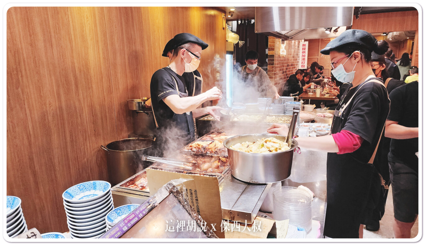 滷肉飯跟滷白菜都是從這邊出 滷肉飯跟滷白菜都是從這邊出