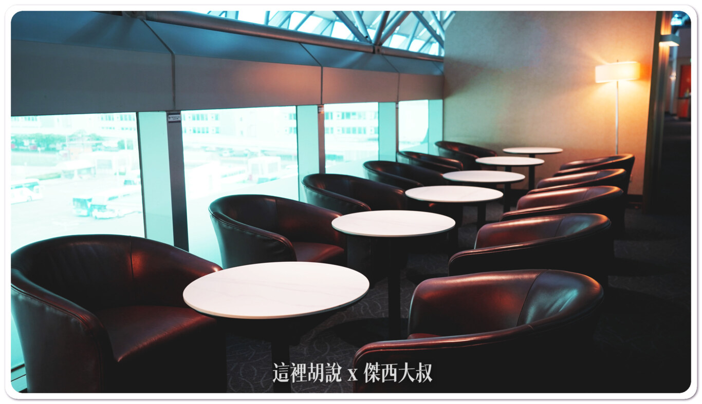 Taoyuan Airport(TPE) Terminal 2 Singapore Airlines Lounge.：Food area