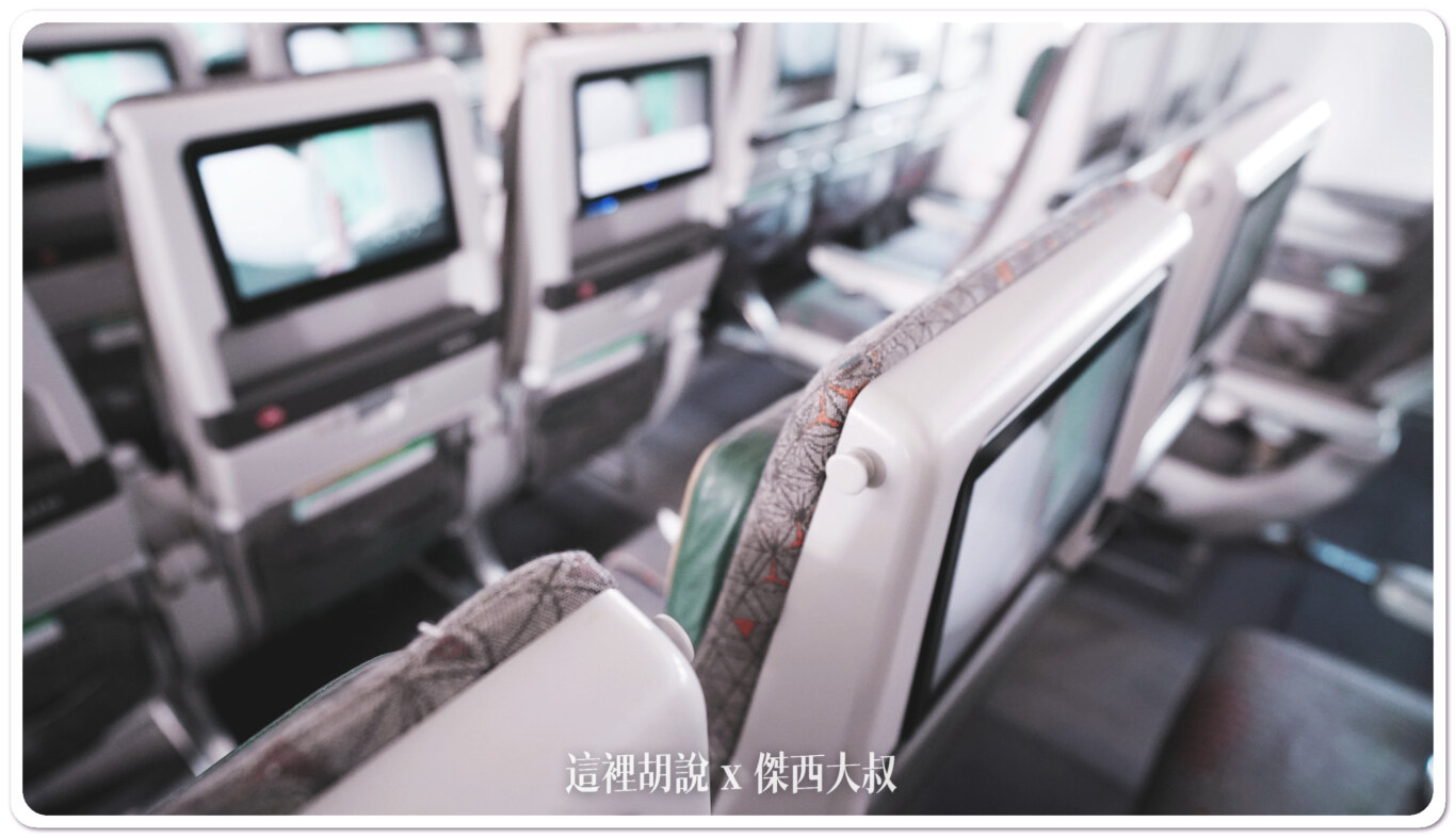 小掛勾可以掛外套或簡單的物品