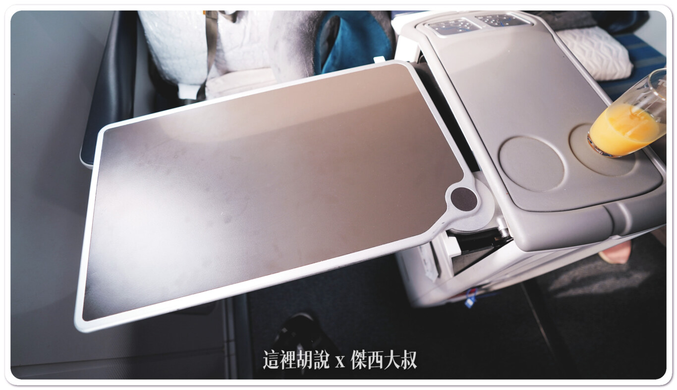 波蘭航空 仁川-華沙 B787 商務艙飛行記錄 ICN-WAW LO98/LO97：波蘭航空787座位：商務艙座位