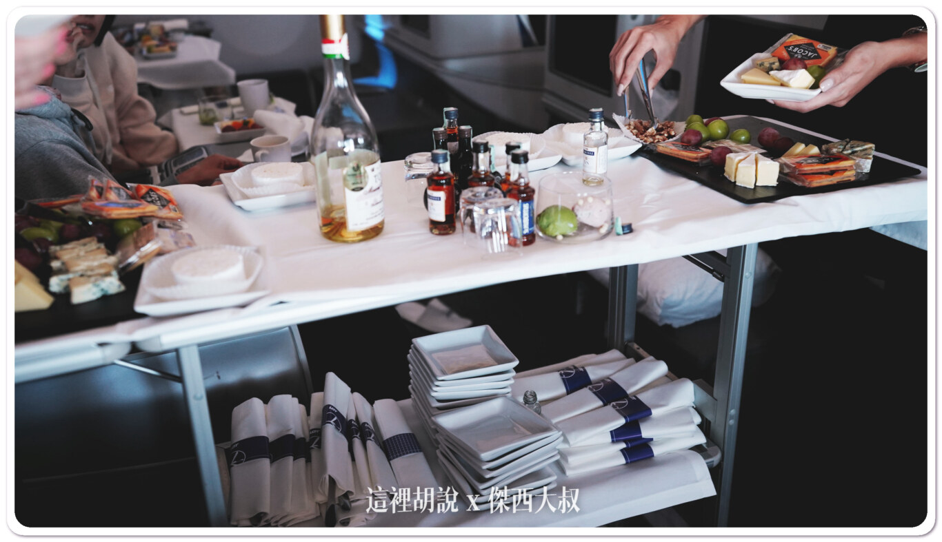 餐後的甜點以及起司盤服務歐美都還蠻習慣會提供餐後酒喝酒不開車 開車不喝酒 未滿十八歲請勿飲酒