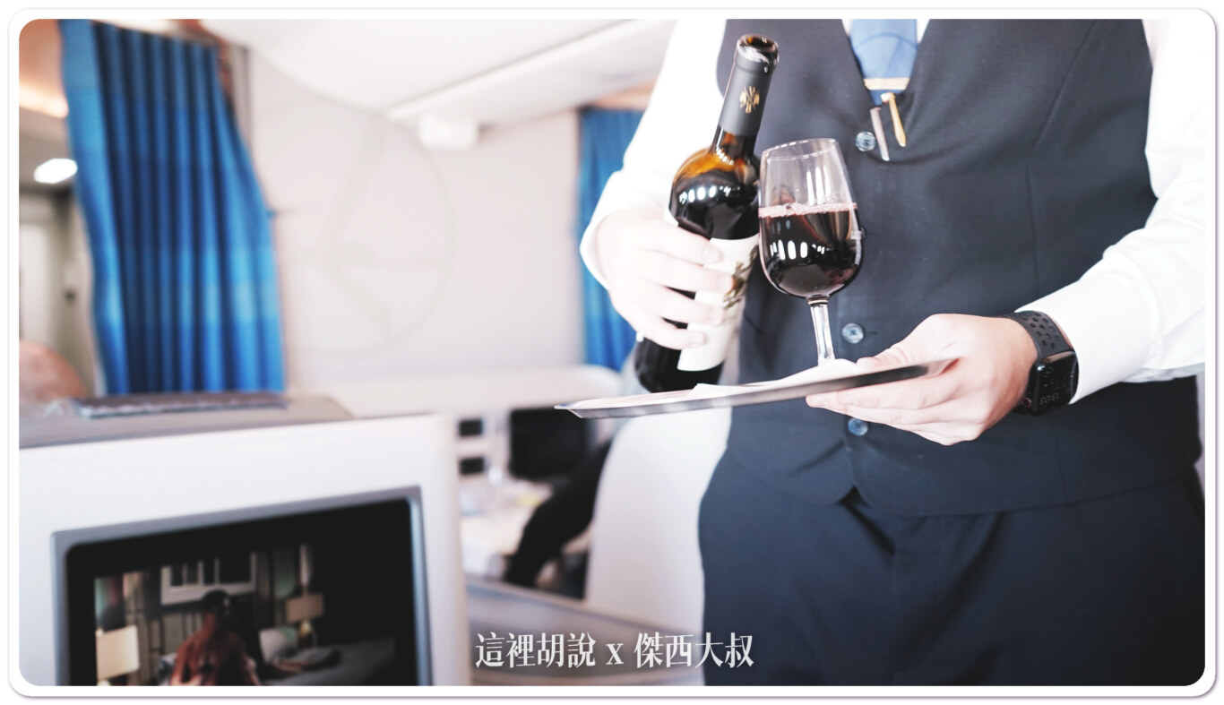 他們這裡倒酒都是在拖盤上面倒喝酒不開車 開車不喝酒 未滿十八歲請勿飲酒