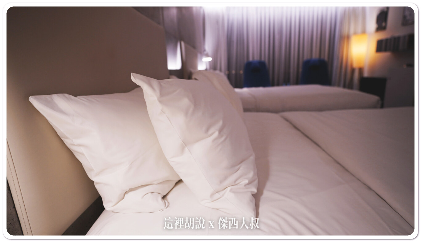 波蘭華沙機場住宿 萬麗酒店 Renaissance Warsaw Airport Hotel：床頭