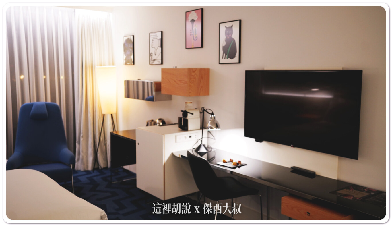 這樣的設計其實可以讓傑西奶茶一起工作，使用這個檯面，我個人還蠻喜歡這種長檯面設計的飯店型態