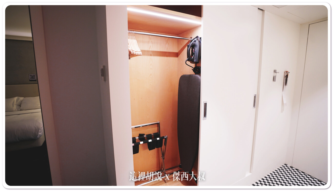 波蘭華沙機場住宿 萬麗酒店 Renaissance Warsaw Airport Hotel：衣櫃
