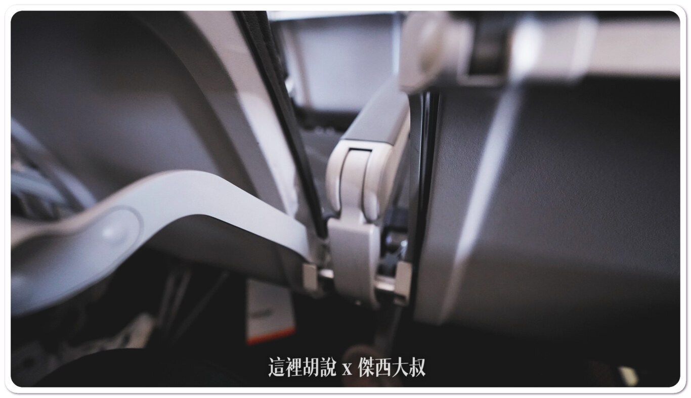【台灣虎航選位】A320ceo vs A320neo 座椅全解析！USB充電、腿部空間比較 (附挑選攻略)：A320 RECARO 新座位
