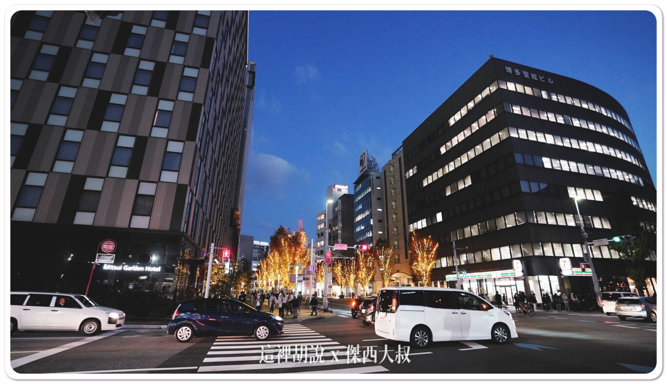 門口的街道因為是博多車站的大道，所以有這樣的聖誕燈飾的布置