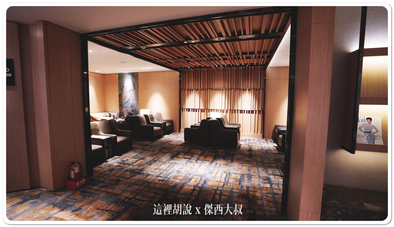 左側空間