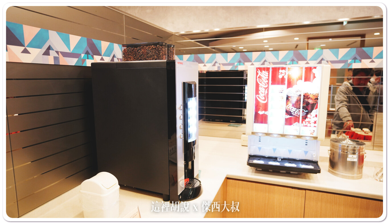 福岡機場 TIME INTERNATIONAL JCB免費貴賓室:餐飲取餐位置 福岡機場 TIME INTERNATIONAL JCB免費貴賓室:餐飲取餐位置