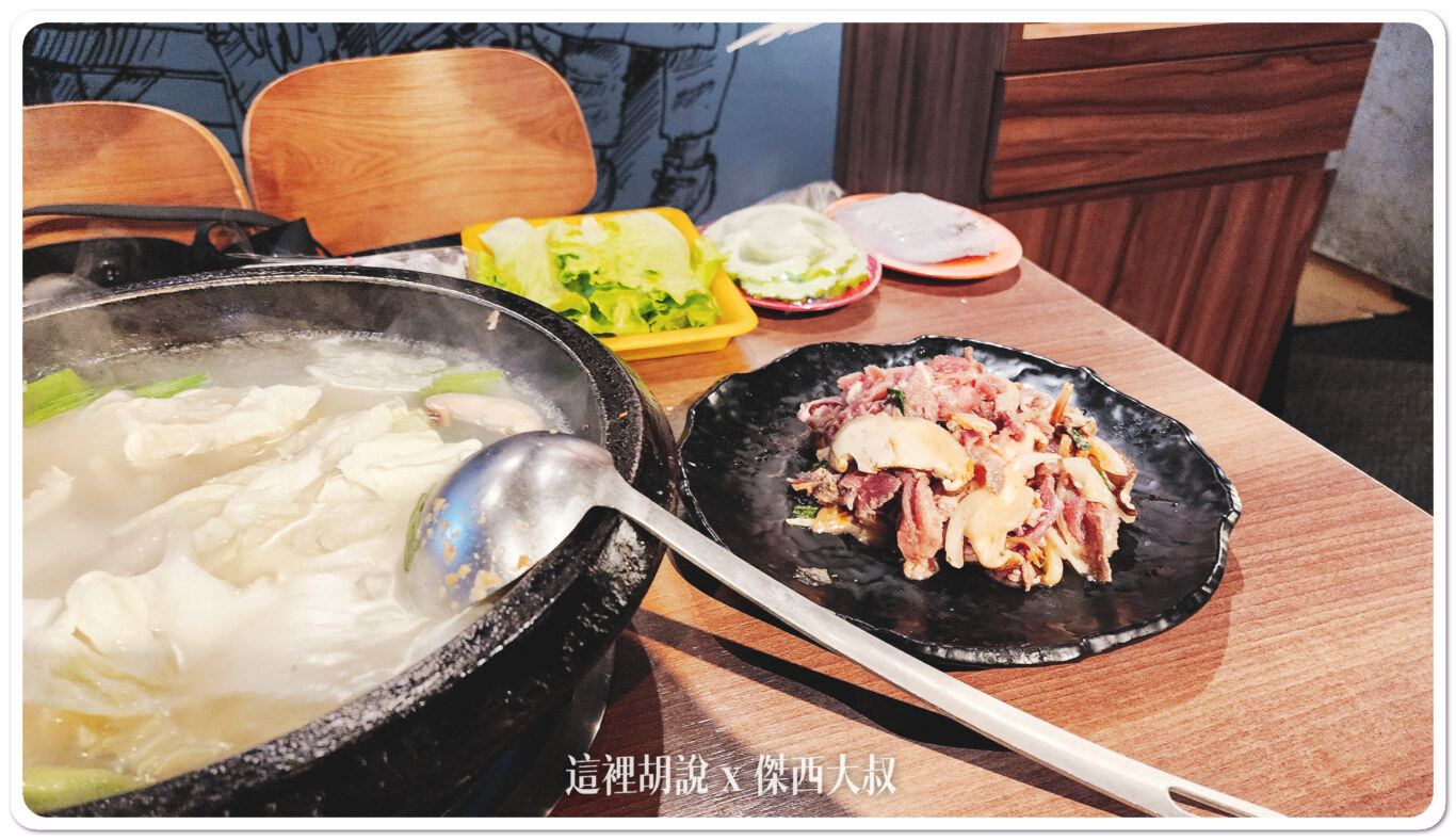 炒完的肉會先撈起，避免煮的太熟