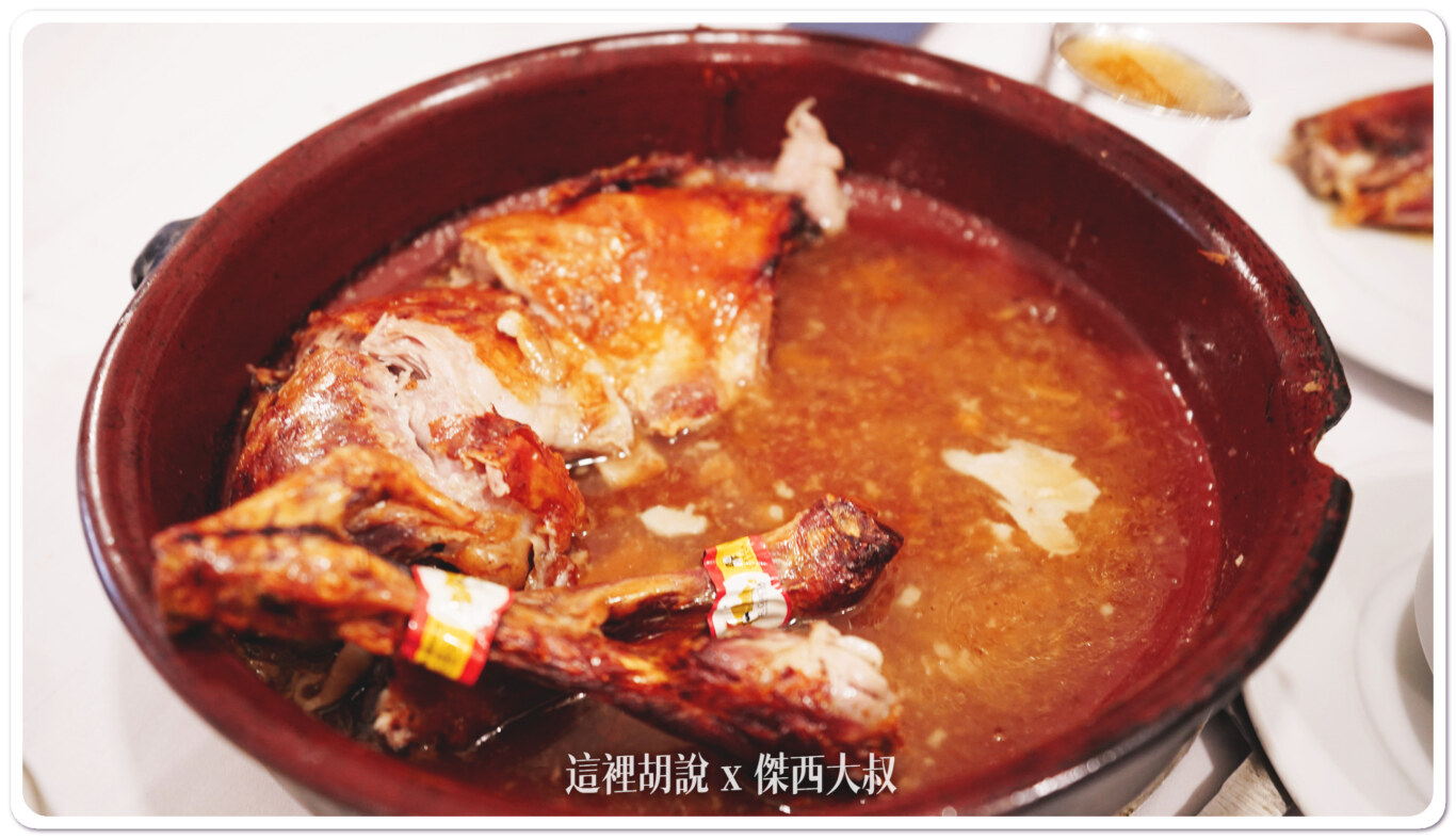 西班牙塞維利亞 番紅花碳烤餐廳 Asador Azafrán：招牌菜：烤乳豬跟牛排