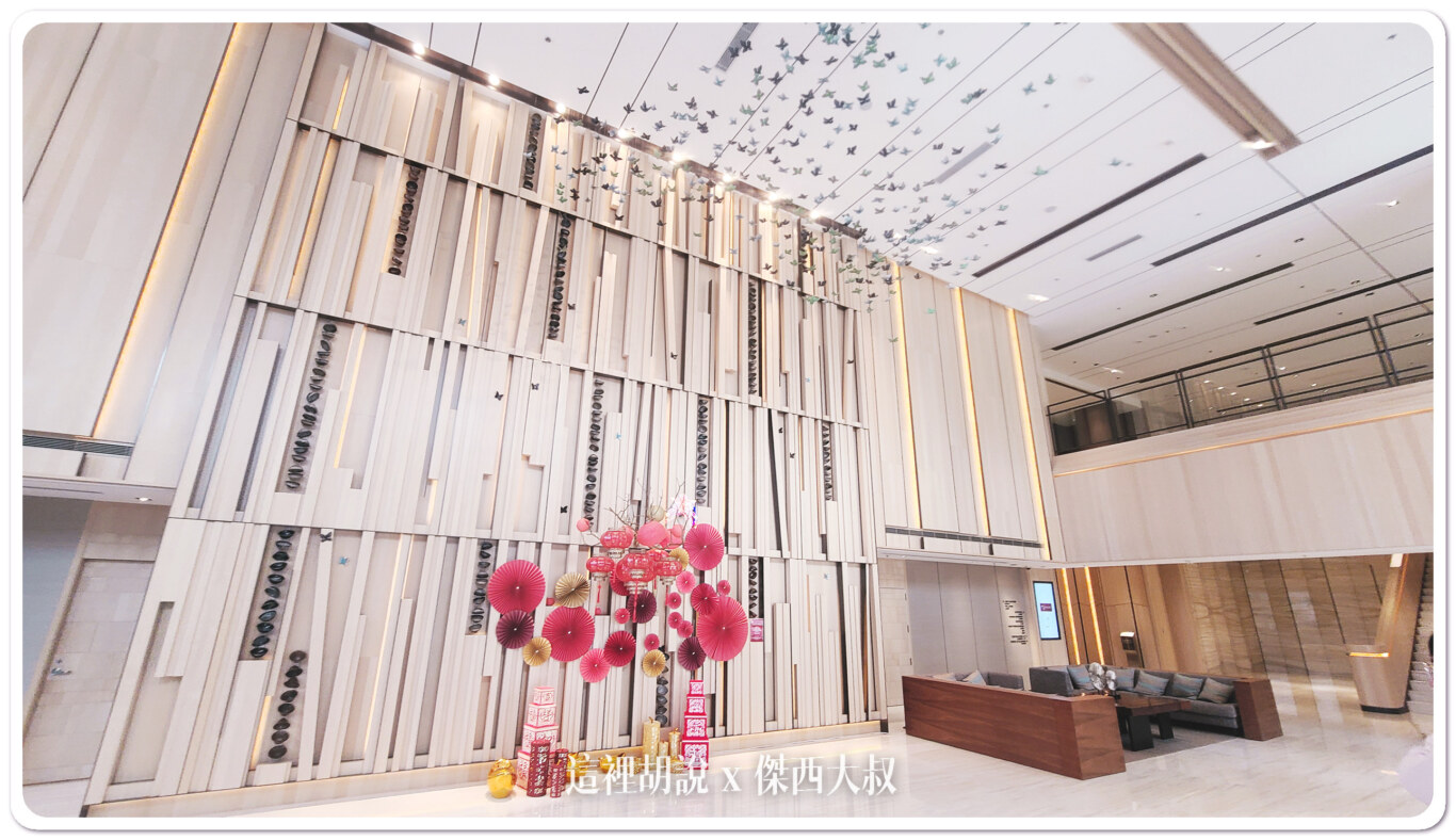 台北國泰萬怡酒店 典雅內斂的商務型酒店：大廳
