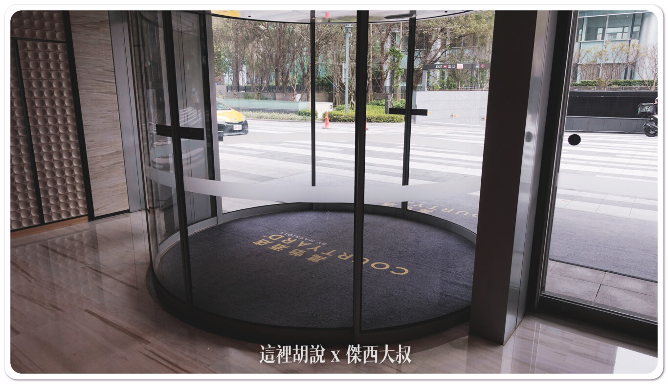 台北國泰萬怡酒店 典雅內斂的商務型酒店：大廳