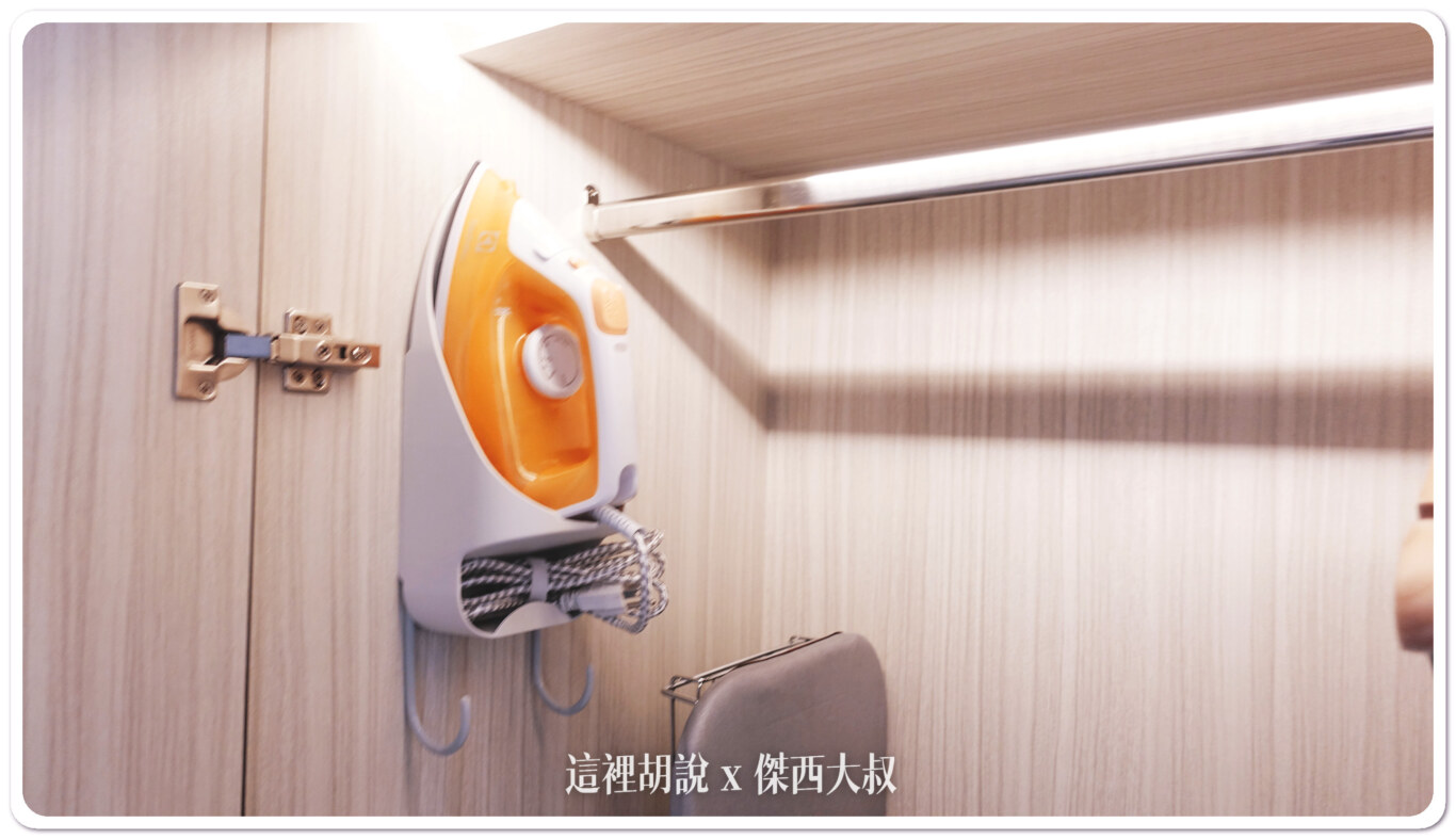 台北國泰萬怡酒店 典雅內斂的商務型酒店：衣櫥