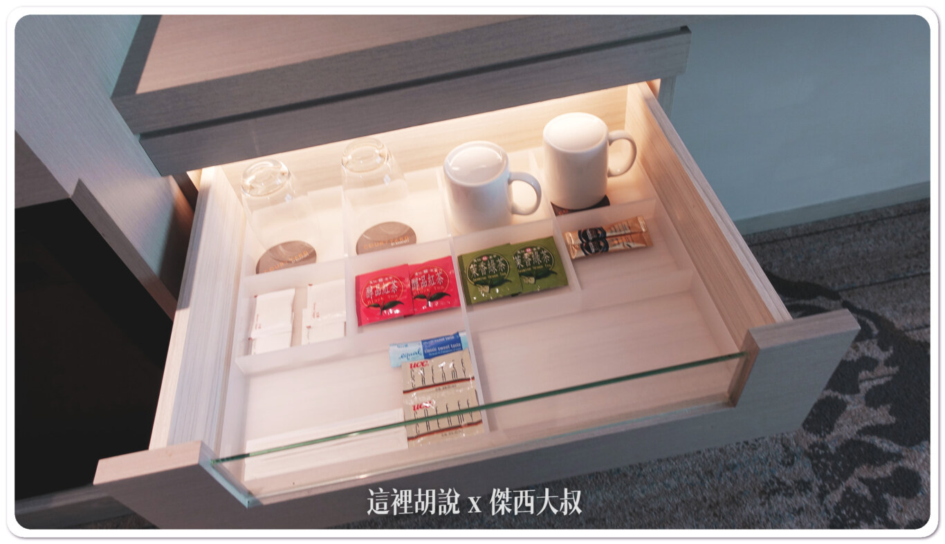 台北國泰萬怡酒店 典雅內斂的商務型酒店：衣櫥