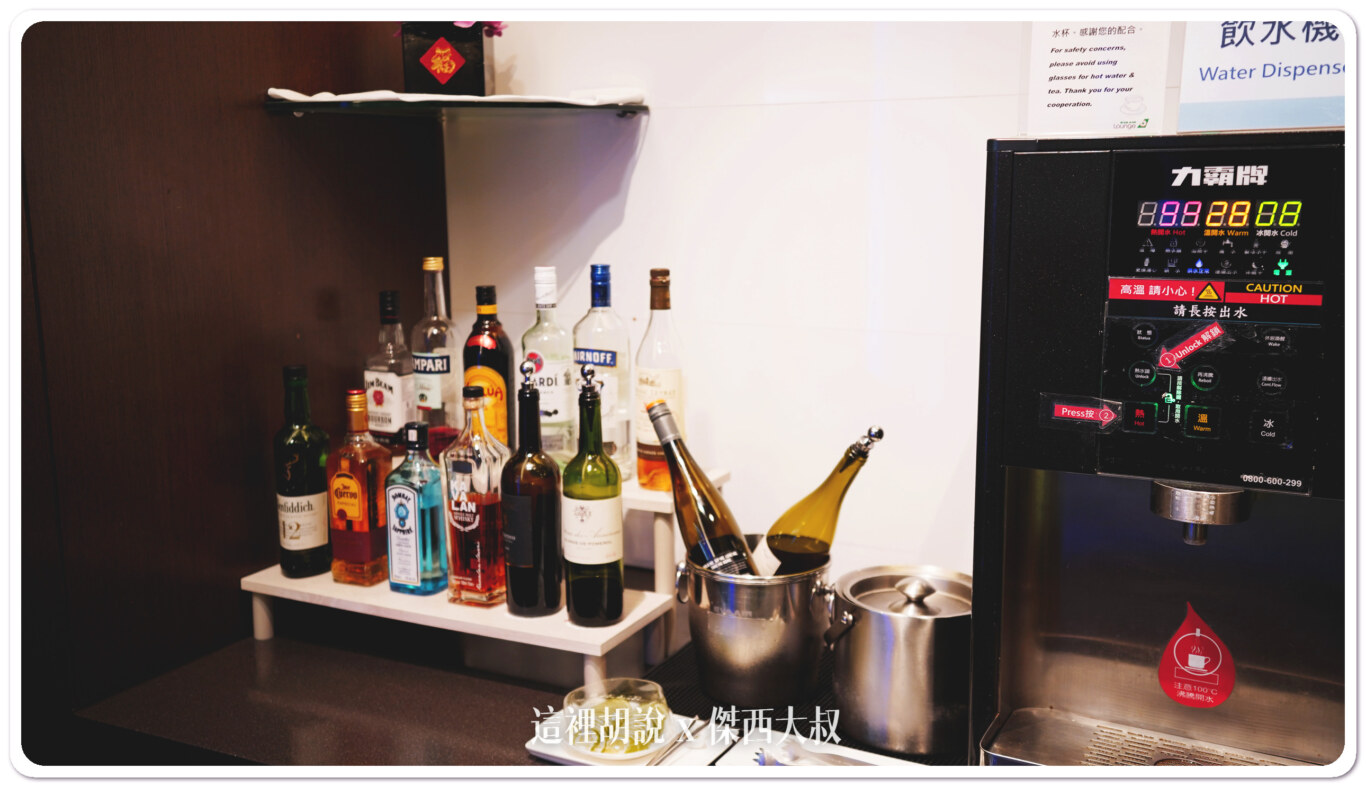 咖啡酒水區域喝酒不開車 開車不喝酒 未滿十八歲請勿飲酒