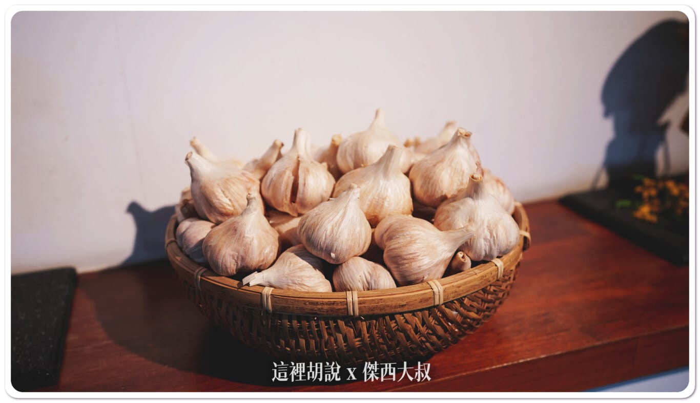 他們的蒜頭圓而飽滿,蒜米整整就是比進口的還大上一倍 他們的蒜頭圓而飽滿,蒜米整整就是比進口的還大上一倍