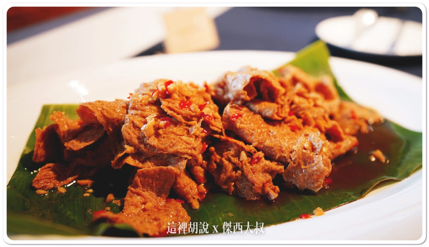 辣炒田美角螺必須說角螺跟豆皮捲雖然都是豆皮製造而成但是一個有油炸一個沒有,口感上就有著截然不同的風味 辣炒田美角螺必須說角螺跟豆皮捲雖然都是豆皮製造而成但是一個有油炸一個沒有,口感上就有著截然不同的風味