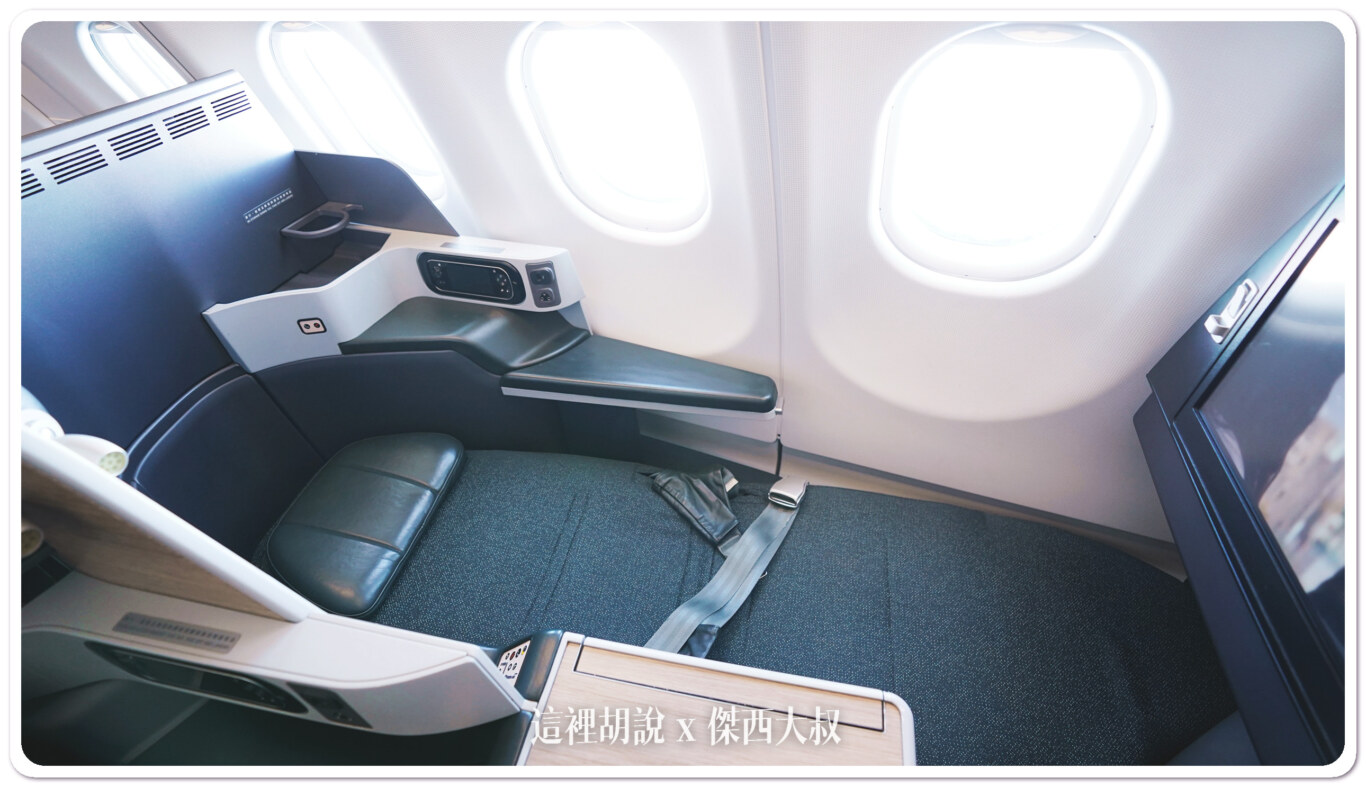 長榮航空飛行記錄 A330-300 台北大阪 商務艙 TPE-KIX：座椅平躺後
