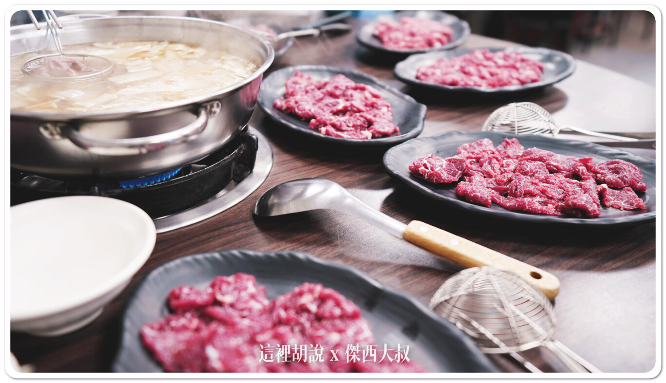 高雄 湖東牛肉館 不只必比登！鮮甜玉米湯底＋入口即化牛肉，絕對是牛肉鍋首選：上菜開吃了