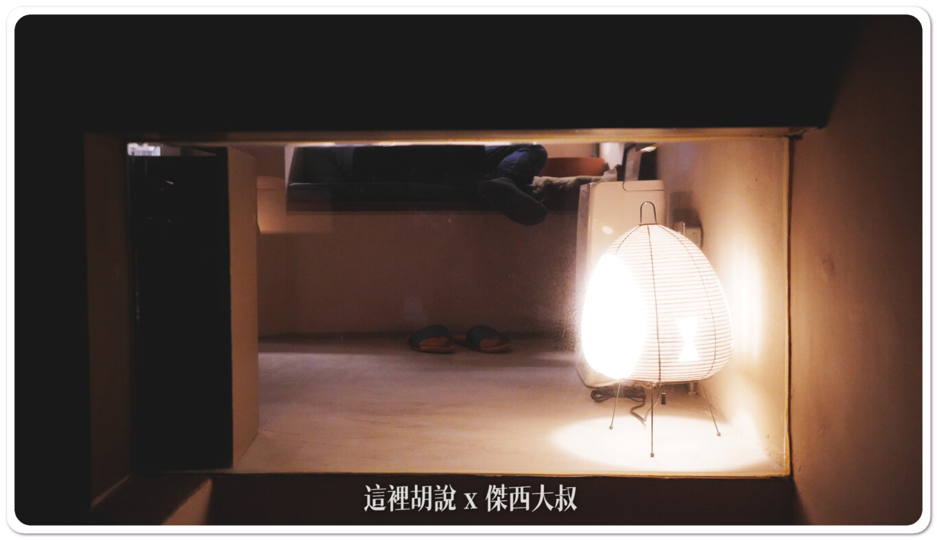 這是四樓漫畫小角落從另外一個角度看過去的光影 這是四樓漫畫小角落從另外一個角度看過去的光影