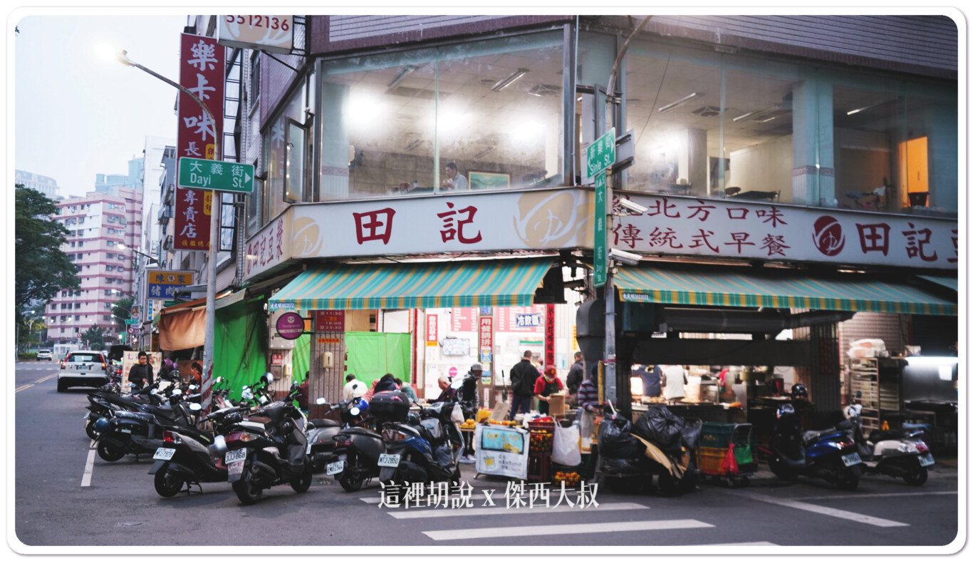 就在立體停車場一旁