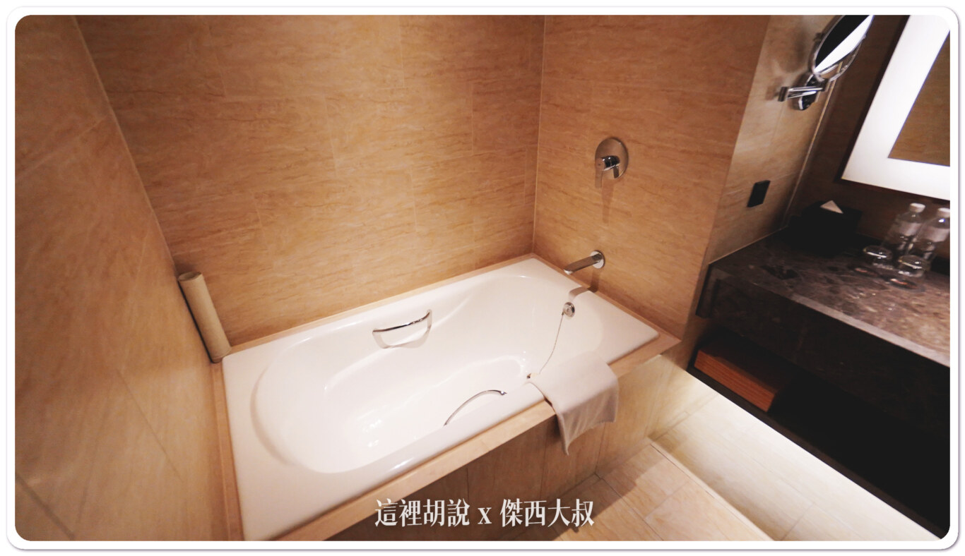 六福萬怡酒店 新增五訪記錄 交通方便 生活機能完整 - 台北南港：浴室
