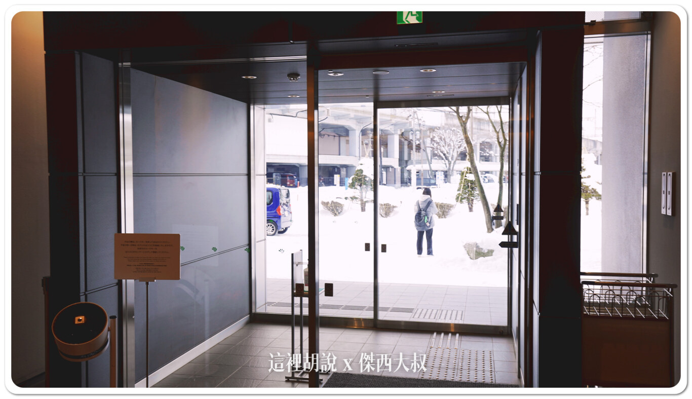 北海道新千歲機場住宿 兩站抵達 JR INN 千歲 千歲車站出門三十秒：飯店大廳