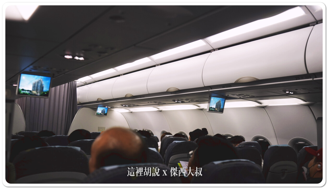 每隔四排一台的小電視 每隔四排一台的小電視