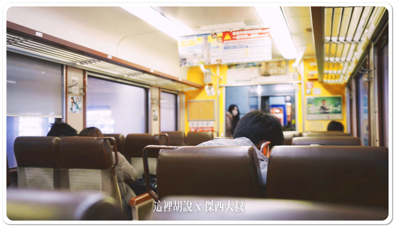 沒看會爬樓梯 鐵路往返北海道新千歲機場 往返札幌薄野市中心記錄 看完才能少走一些冤枉路  JR鐵路千歲線直達札幌、小樽：從札幌前往新千歲機場：排隊上車