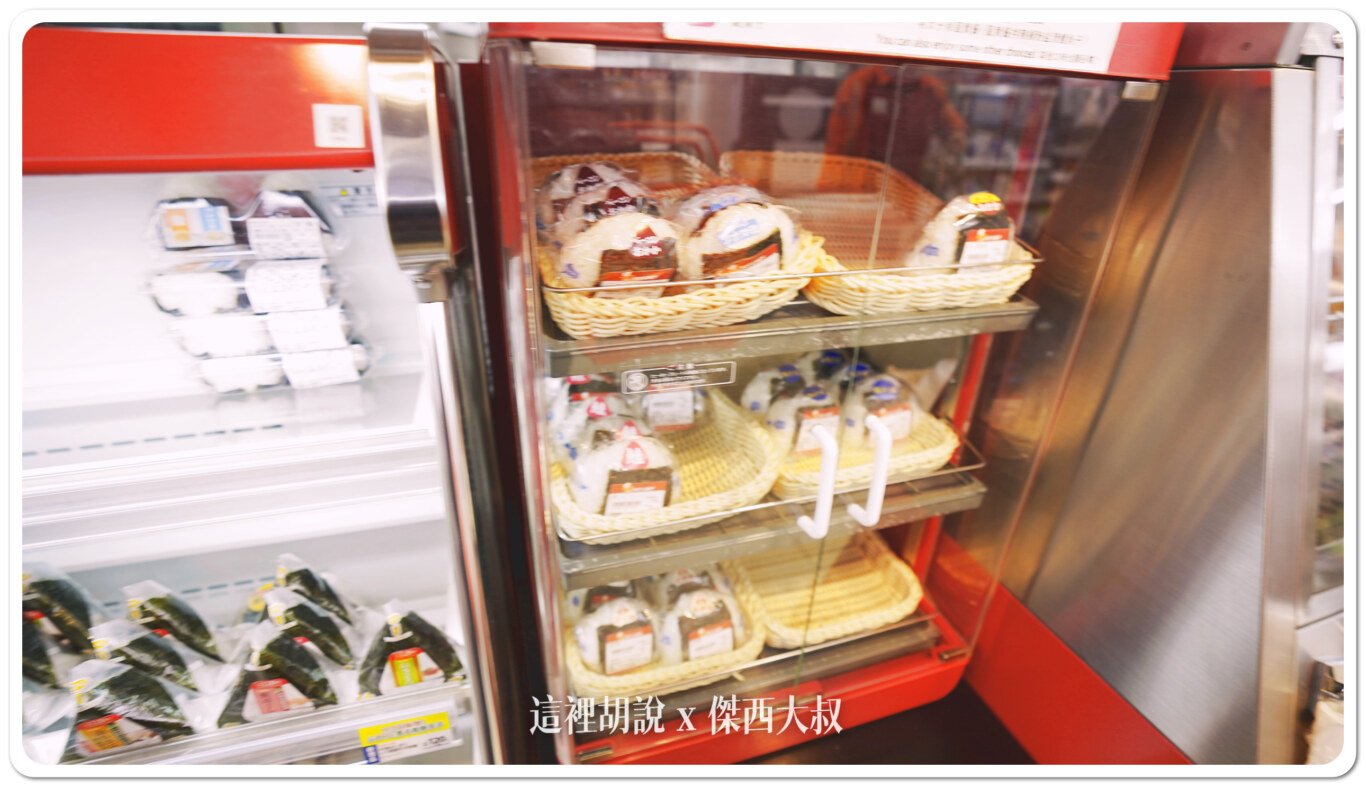 他們很多東西都是店裡面現做的，後方就是他的小廚房