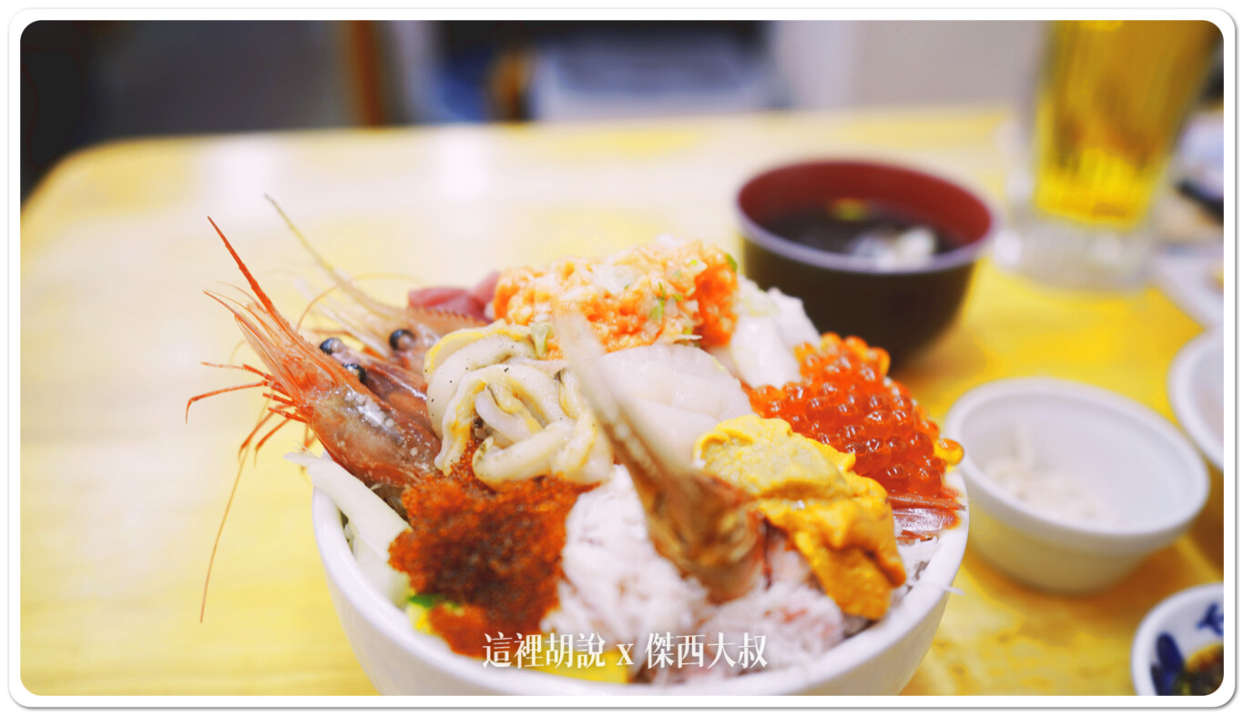 有蝦卵、海膽、干貝、鮭魚卵、蟹肉、鮪魚、甜蝦、章魚、鮭魚