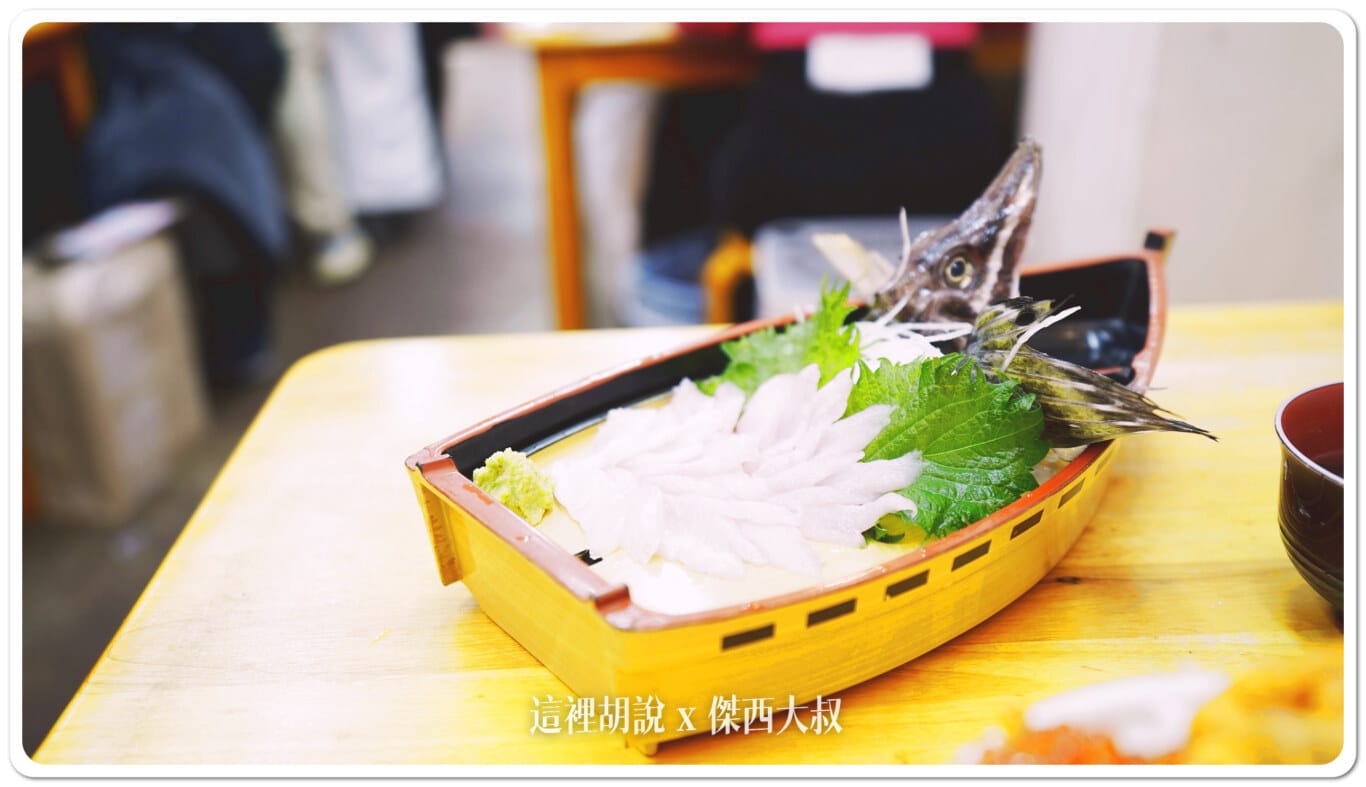 小樽三角市場 瀧波商店 組合自己想要的海鮮丼飯：入座用餐